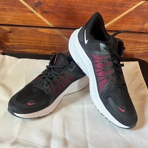 👟Nike Black and Pink Athletic Shoes